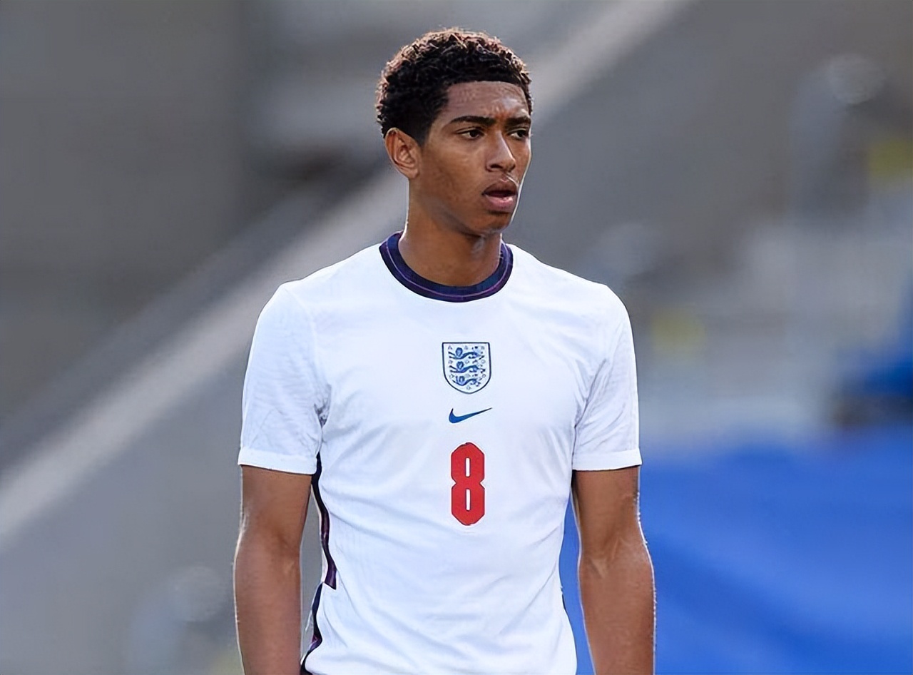 东体：上海海港明年1月上旬前往西亚冬训，古斯塔沃确定离队（东体：上海海港将于明年1月上旬赴西亚冬训，古斯塔沃已确认离队）