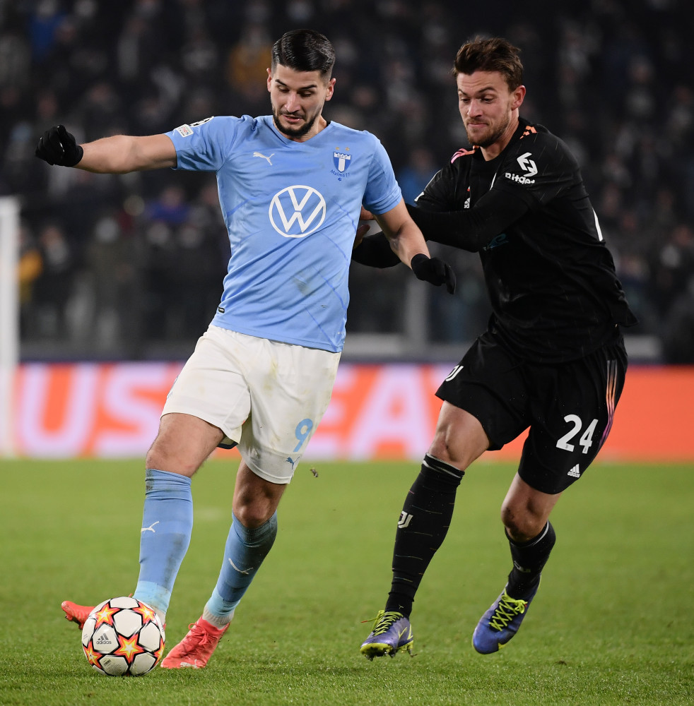 罗马诺：国米正和热那亚谈卡尔博尼未来，球员可能冬窗回国米（罗马诺：国米与热那亚商谈卡尔博尼去留，球员或于冬窗回归国米）