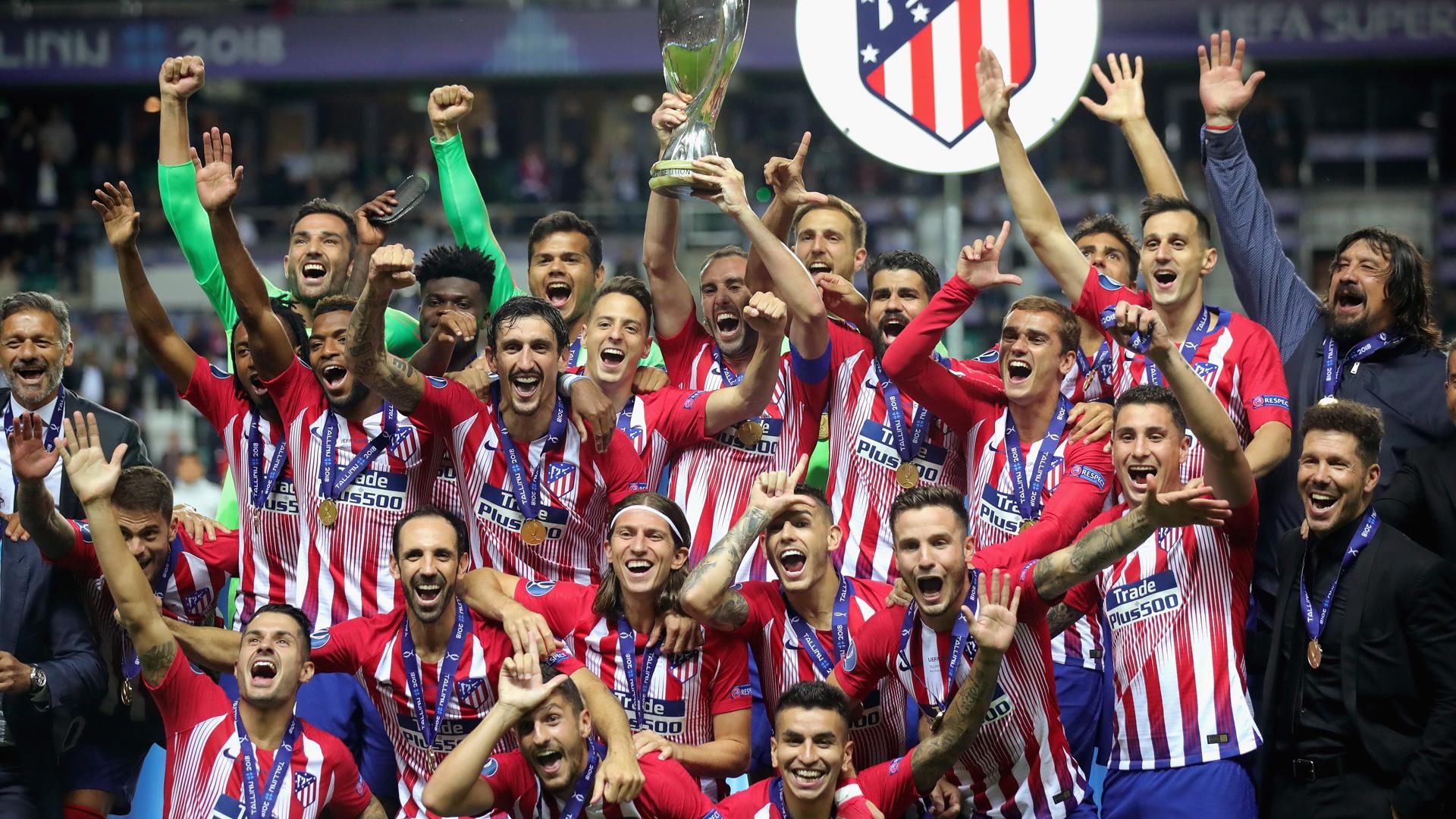 永远的科皇！拜仁在对阵圣保利赛前为科曼补办告别仪式