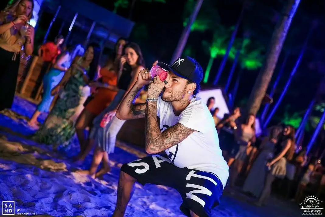 经纪人：因西涅仍配得上高水平联赛，拉齐奥对他感兴趣（经纪人称因西涅仍具顶级联赛竞争力，拉齐奥有意引进）