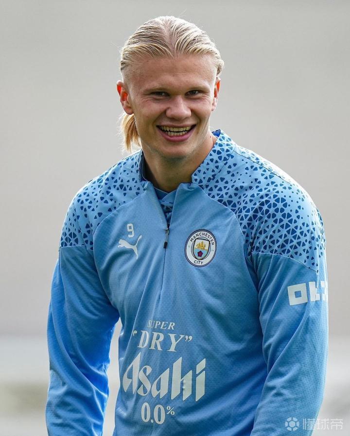 欧冠战报：西蒙屡献神扑，巴尔科拉中框，巴黎0-0闷平毕包（欧冠速递：西蒙高接低挡，巴尔科拉中柱，巴黎0-0与毕包互交白卷）