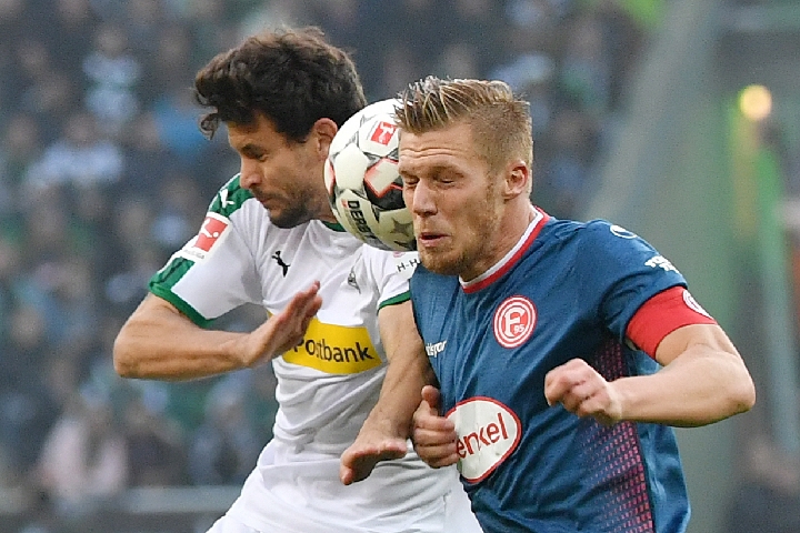 麦卡前女友：被麦卡甩掉后一个月，他和我朋友好了还带着我的狗（麦卡前女友爆料：分手仅一个月，他就和我朋友在一起还把我的狗带走）