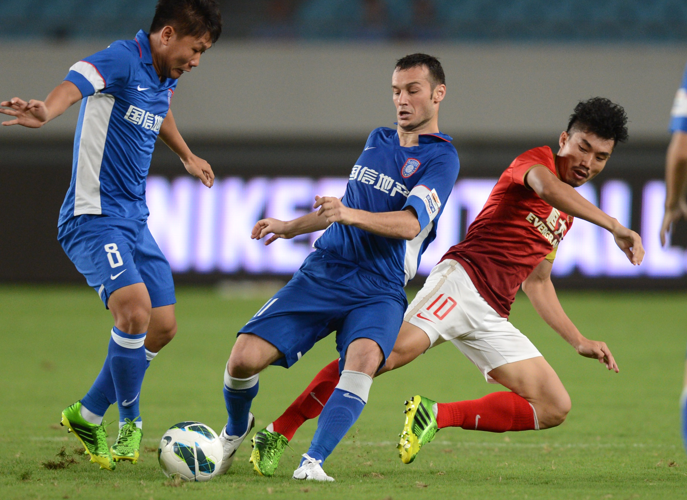 纽卡斯尔联攻坚实力强劲，热刺或将遭遇四连败？（纽卡斯尔联攻坚火力全开，热刺恐遭四连败？）