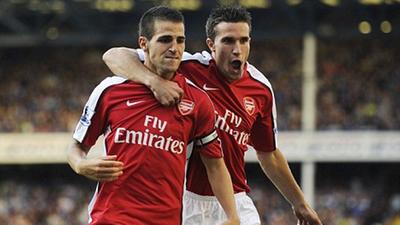 安娜-德-阿玛斯现身F1阿布扎比站挥旗（安娜·德·阿玛斯亮相F1阿布扎比大奖赛挥动方格旗）