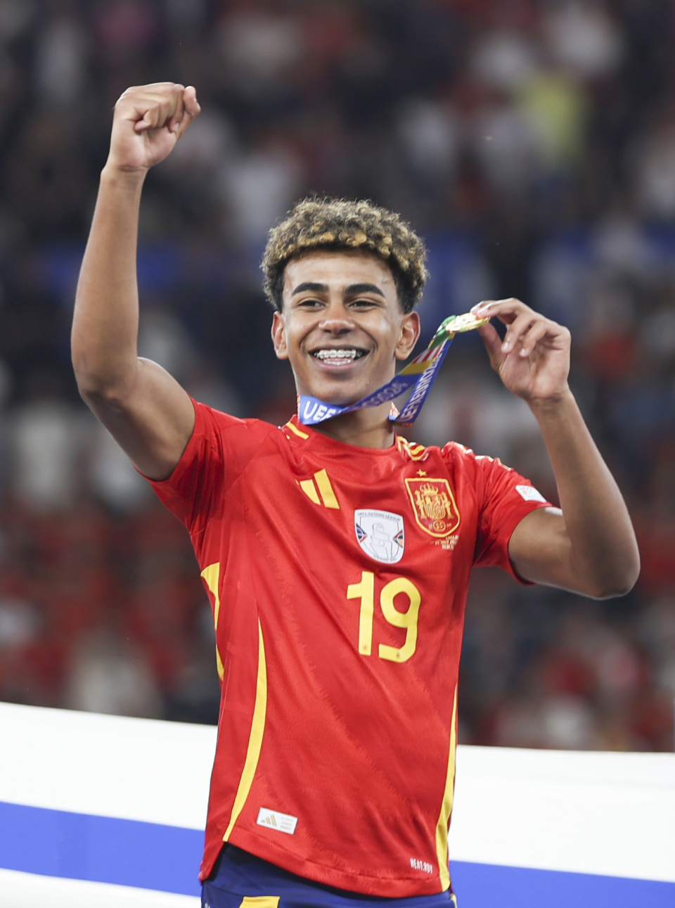 赫内斯谈拜仁明年目标：国内双冠王，在欧冠尽可能走远一些（赫内斯：拜仁明年剑指国内双冠，欧冠力争走得更远）