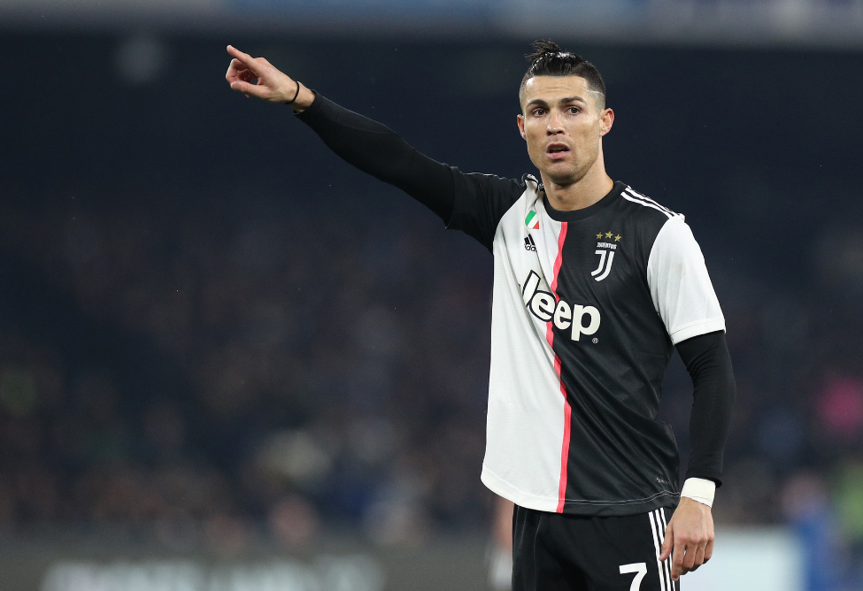 混团世界杯：日本队全场被中国观众针对，张本智和的表情亮了！（混团世界杯现场：中国观众全程施压日本队，张本智和表情成焦点）