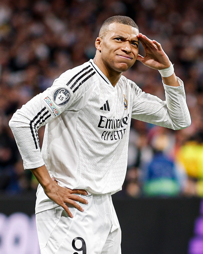 詹姆斯关键篮板抢断助球队逆转（詹姆斯关键抢板抢断助队完成逆转）