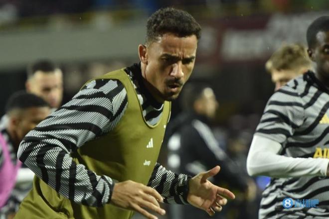 拜仁将创下德甲44轮连续领跑纪录，打破自己1973年创造的纪录（拜仁将连续44轮领跑德甲，刷新1973年自创纪录）