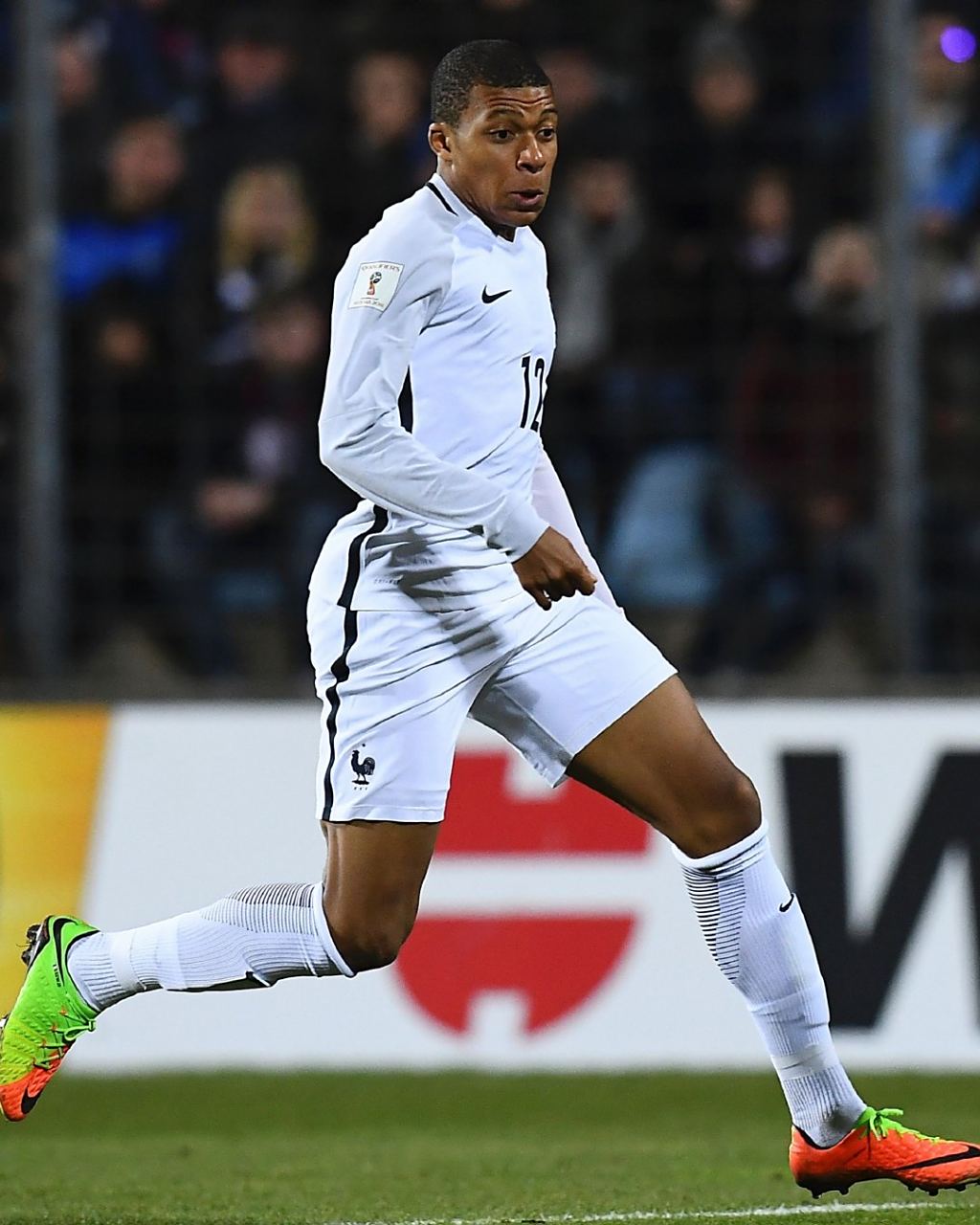 汉堡与托特纳姆热刺就武什科维奇的租借事宜进行了正式谈判